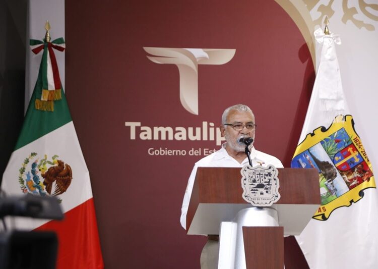 Inaugura AVA gimnasio en Escuela Normal de Educadoras, legado de su padre
