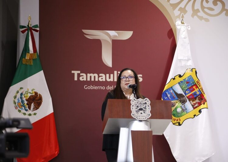 Inaugura AVA gimnasio en Escuela Normal de Educadoras, legado de su padre