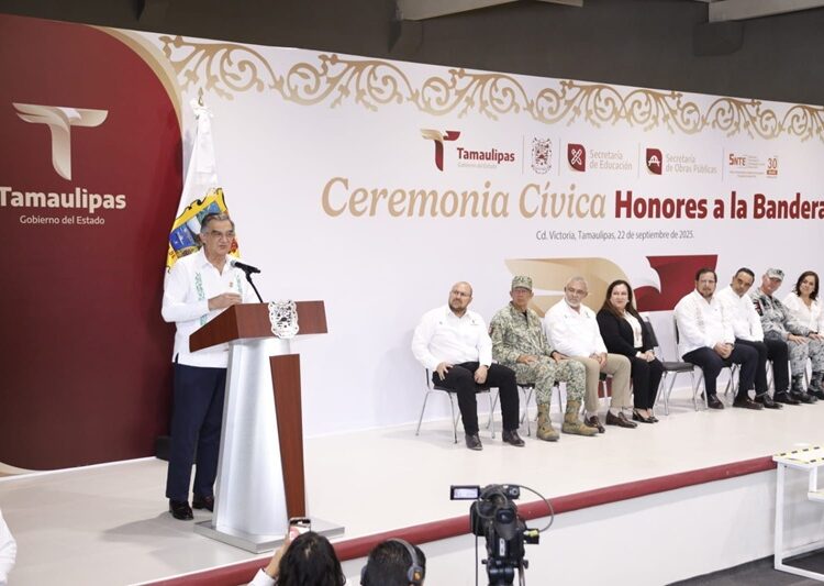 Inaugura AVA gimnasio en Escuela Normal de Educadoras, legado de su padre