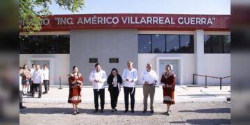 Inaugura AVA gimnasio en Escuela Normal de Educadoras, legado de su padre