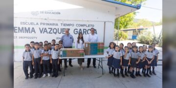 Katalyna arranca Ciclo Escolar con entrega de aires acondicionados a Jardín de niños y primaria