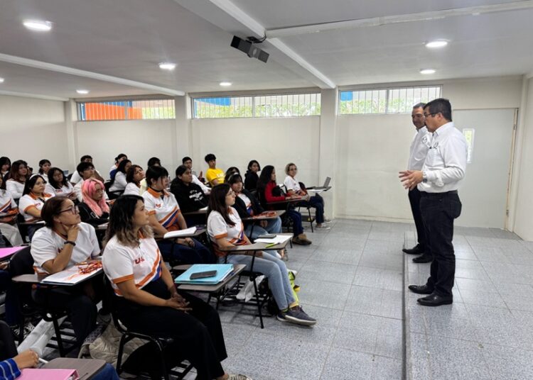 La UAT y gobierno de Nuevo Laredo entregan obras a universitarios