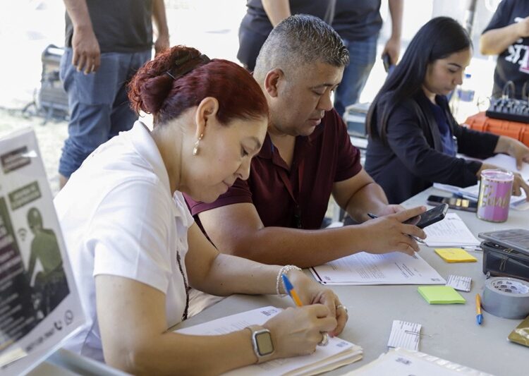 NLD Llevan vacantes a familias de la colonia La Fe con el programa “Empleo en tu Colonia”