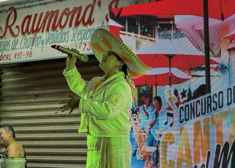 NLD realiza 5ª Jornada del Concurso de Karaoke en el Mercado “Maclovio Herrera”