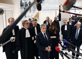 “Sarkozy, contra las cuerdas”: 5 años de cárcel por vínculos con Gadafi