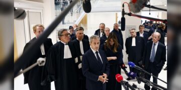 “Sarkozy, contra las cuerdas”: 5 años de cárcel por vínculos con Gadafi