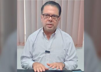 Va por 2.º periodo, reeligen a Óscar Mario Hinojosa como presidente de notarios