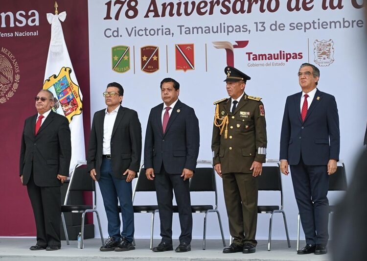 Participa alcalde junto al Gobernador en ceremonia cívico-militar en Victoria