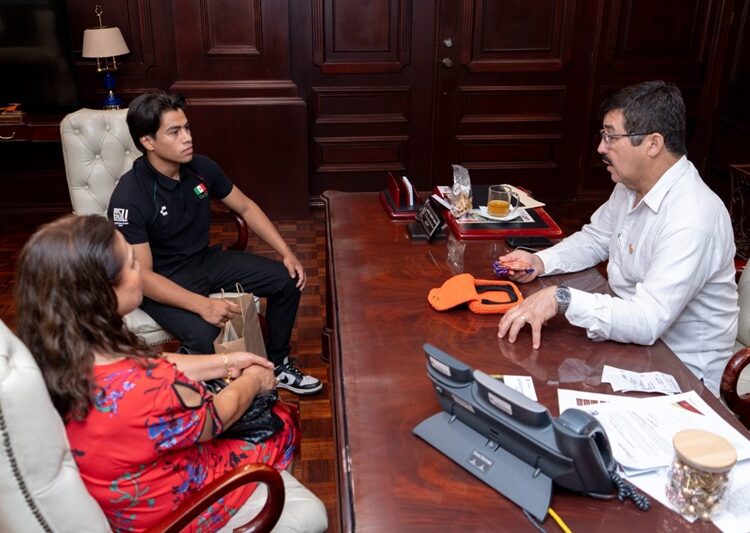 Reconoce rector a Lalo Sagastegui por sus logros deportivos a nivel internacional