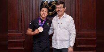 Reconoce rector a Lalo Sagastegui por sus logros deportivos a nivel internacional