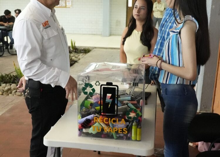 Rector y estudiantes de la UAT comparten jornada universitaria