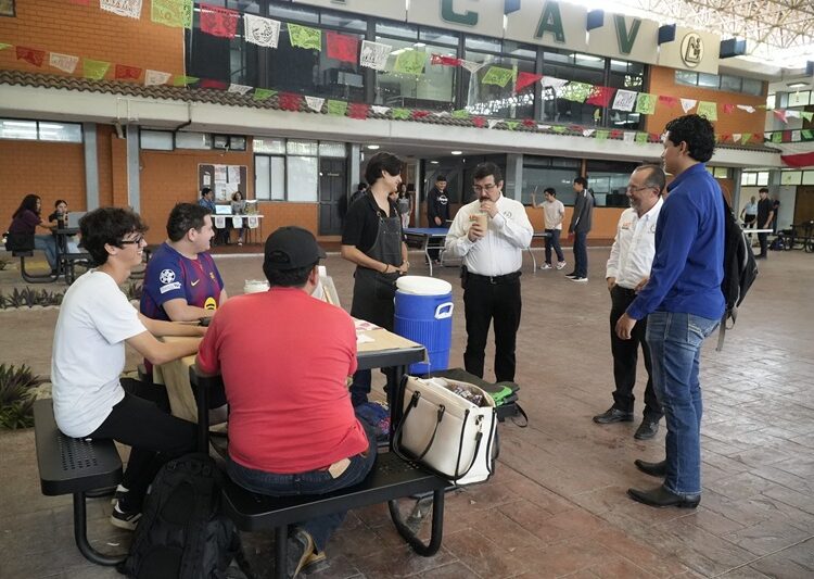 Rector y estudiantes de la UAT comparten jornada universitaria