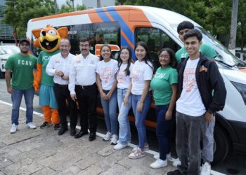 Rector y estudiantes de la UAT comparten jornada universitaria