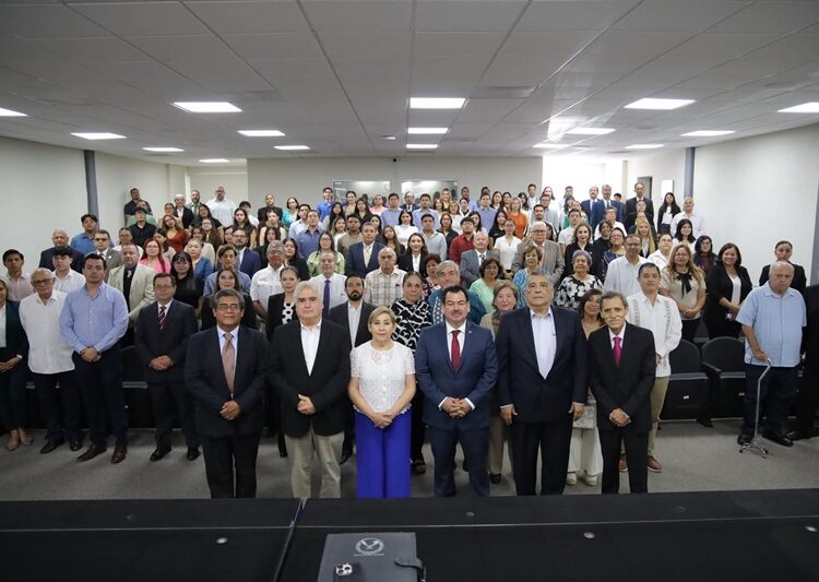 Rinden homenaje al Lic. Francisco Hernández García primer director de la FDCSV