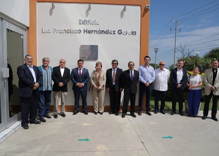 Rinden homenaje al Lic. Francisco Hernández García primer director de la FDCSV