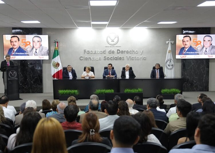 Rinden homenaje al Lic. Francisco Hernández García primer director de la FDCSV