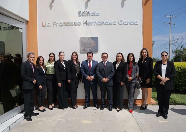 Rinden homenaje al Lic. Francisco Hernández García primer director de la FDCSV