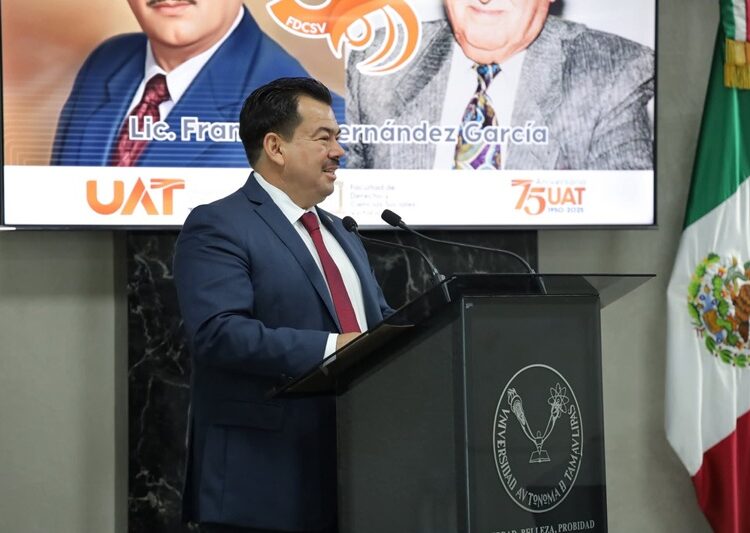 Rinden homenaje al Lic. Francisco Hernández García primer director de la FDCSV