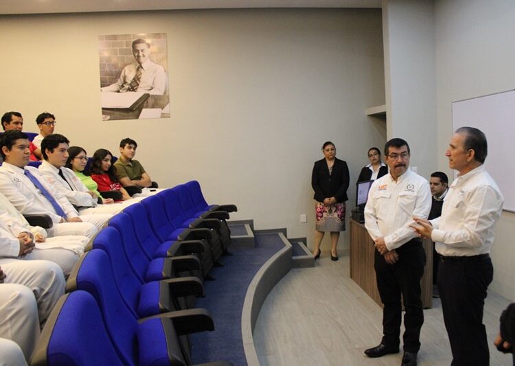 Sostiene rector de la UAT encuentro con universitarios de Medicina Tampico