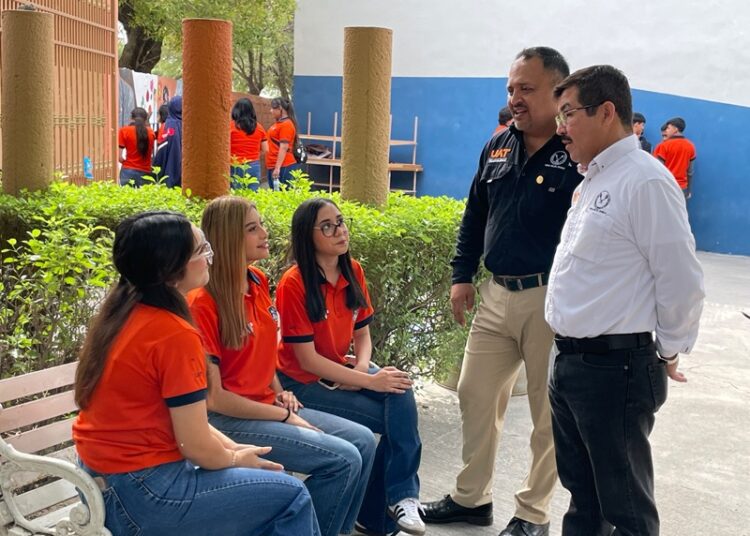 Sostiene rector encuentro con universitarios de Valle Hermoso
