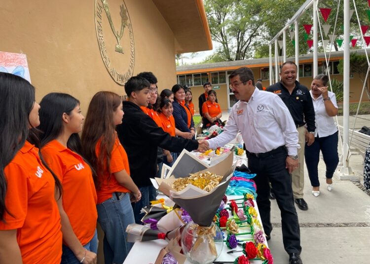 Sostiene rector encuentro con universitarios de Valle Hermoso