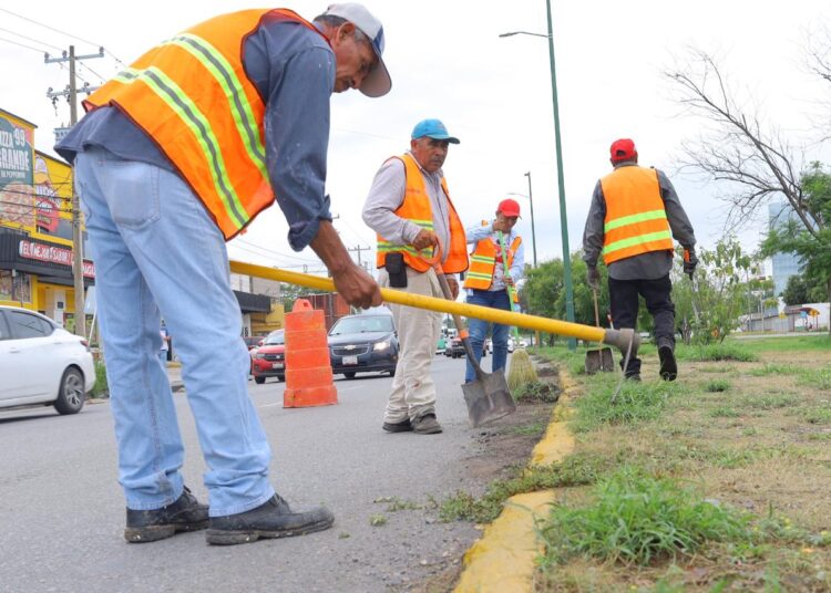 Supervisa Gattás trabajos de limpieza en vialidades de la Capital