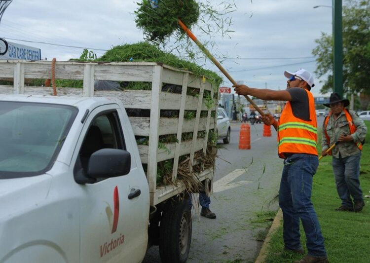 Supervisa Gattás trabajos de limpieza en vialidades de la Capital