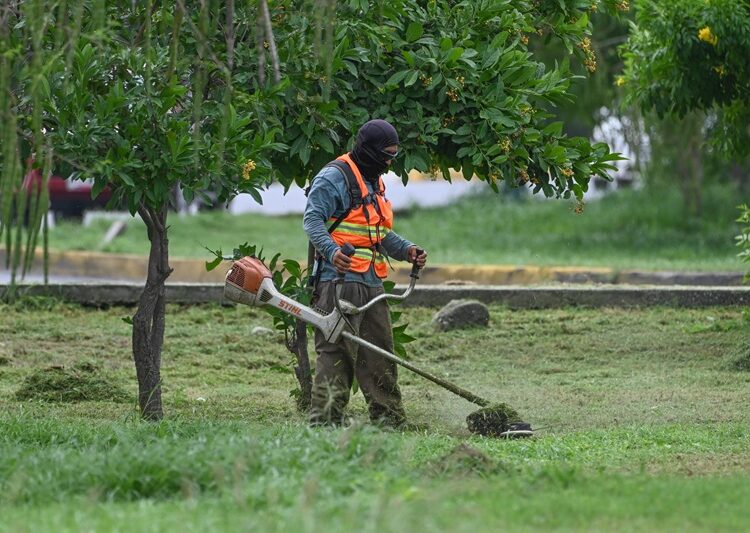 Supervisa Gattás trabajos de limpieza en vialidades de la Capital