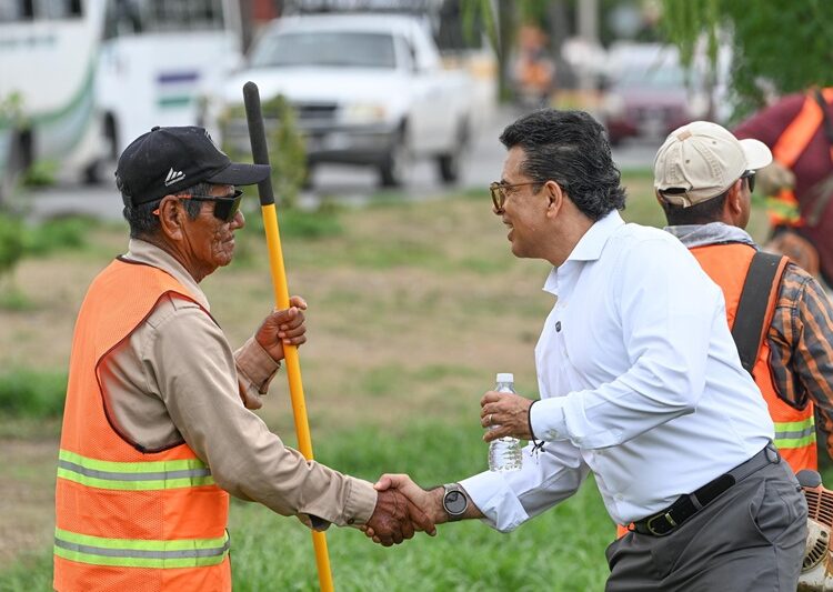 Supervisa Gattás trabajos de limpieza en vialidades de la Capital