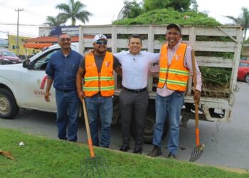 Supervisa Gattás trabajos de limpieza en vialidades de la Capital