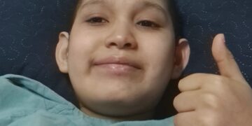 Iker, de 14 años, lleva una década con leucemia y hoy se aferra a una nueva esperanza de vida