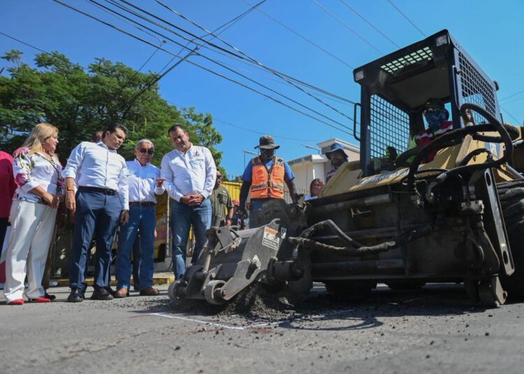 Para seguridad de alumnos, intensifica Victoria bacheo en ruta escolar