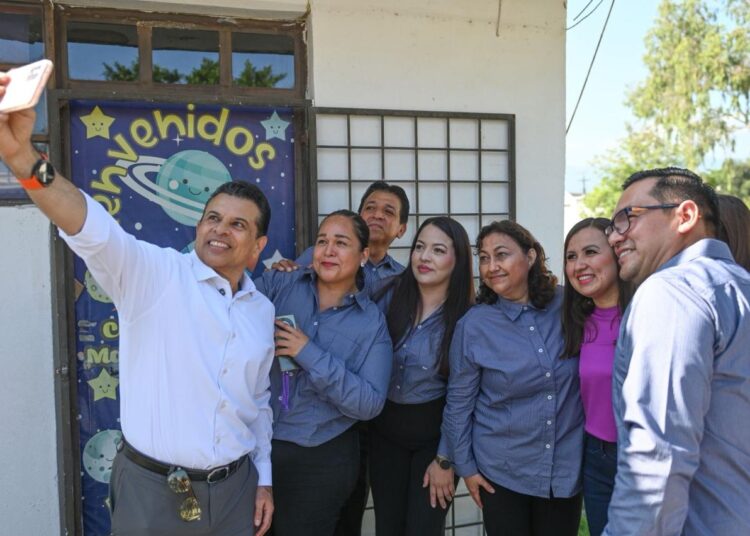 Entrega Victoria aula a la primaria Francisco Márquez