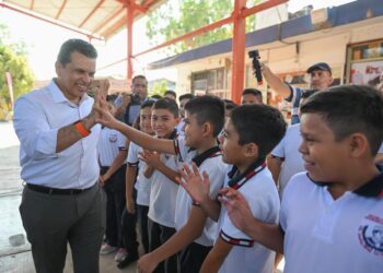 Entrega Victoria aula a la primaria Francisco Márquez