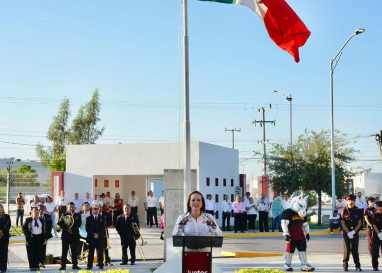 Con liderazgo educativo, Carmen Lilia marca la diferencia con apoyos escolares