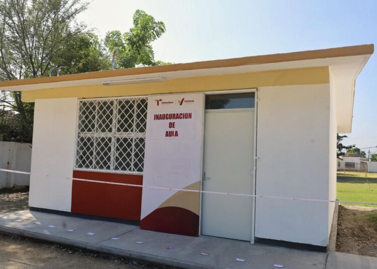 Entrega Victoria aula a la primaria Francisco Márquez