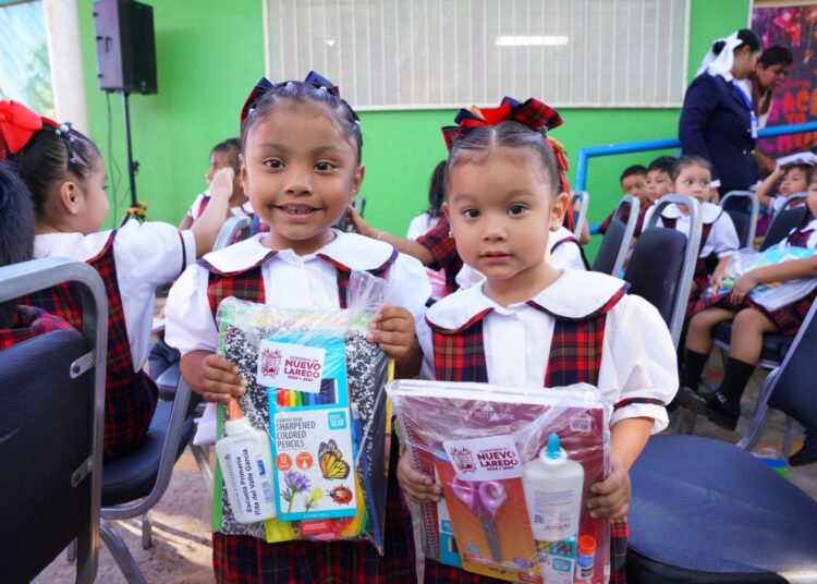 Con liderazgo educativo, Carmen Lilia marca la diferencia con apoyos escolares