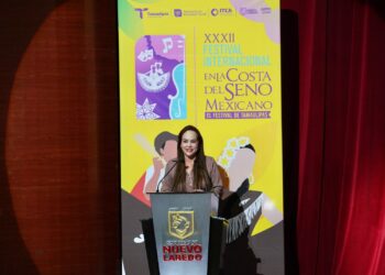 ¡Disfrutan neolaredenses espectacular inicio del FICSM!