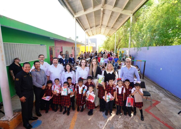Con liderazgo educativo, Carmen Lilia marca la diferencia con apoyos escolares