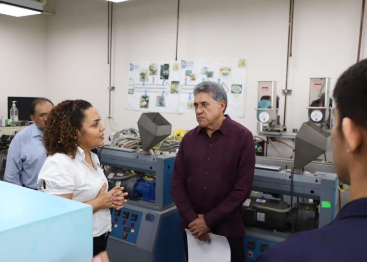 Armando Martínez, por el fortalecimiento de la educación superior