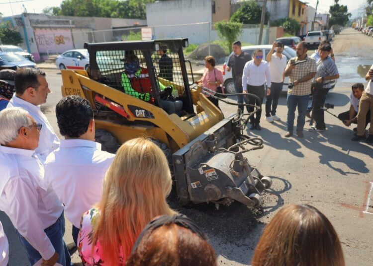 Para seguridad de alumnos, intensifica Victoria bacheo en ruta escolar