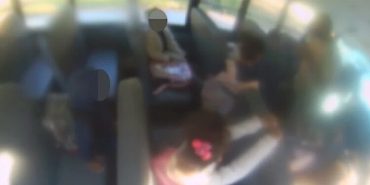 Acusan a padre por decir a su hija que golpeara a otra niña en Missouri