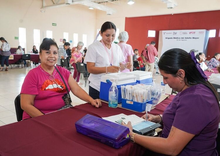 Adultos mayores recibirán atención en brigada de vacunación en Casa club del DIF