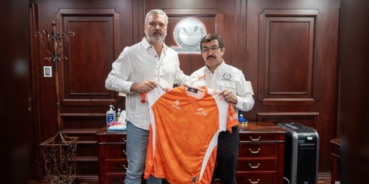 Armando Arce asume presidencia del Club Correcaminos