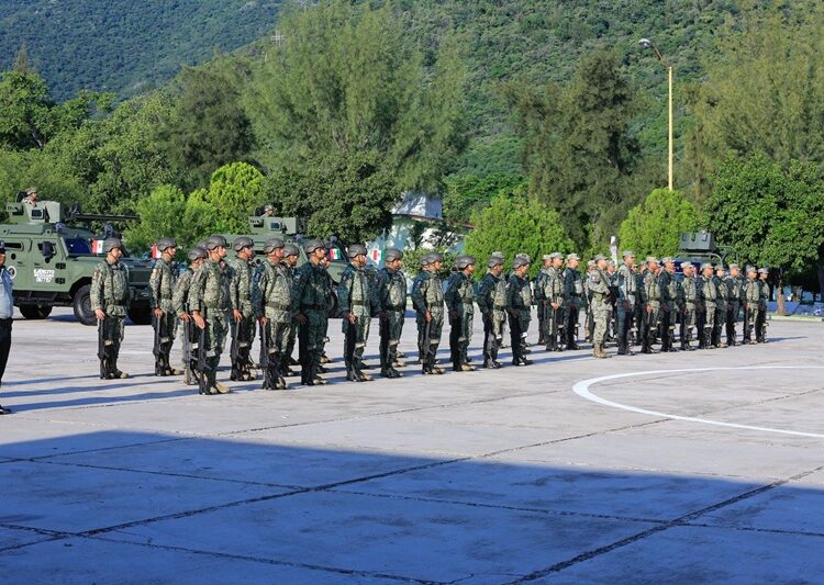 Asiste gobernador AVA a toma de protesta del comandante interino de la 48 Zona Militar