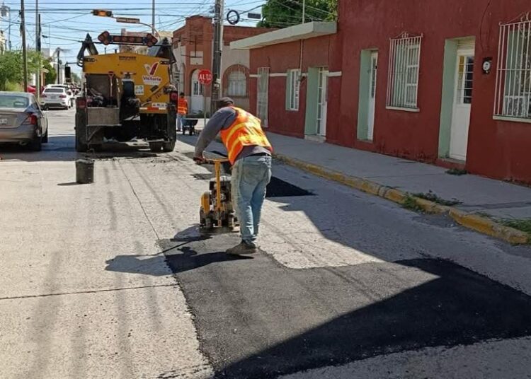 Atiende plan emergente de bacheo calles del centro de Victoria