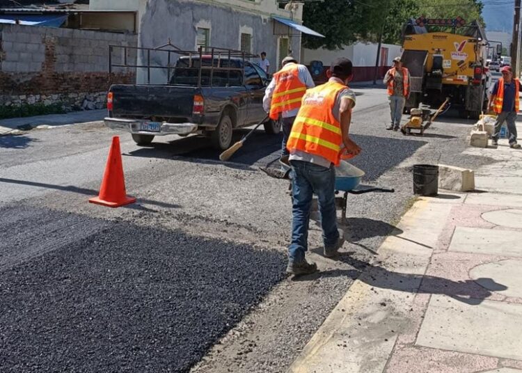 Atiende plan emergente de bacheo calles del centro de Victoria