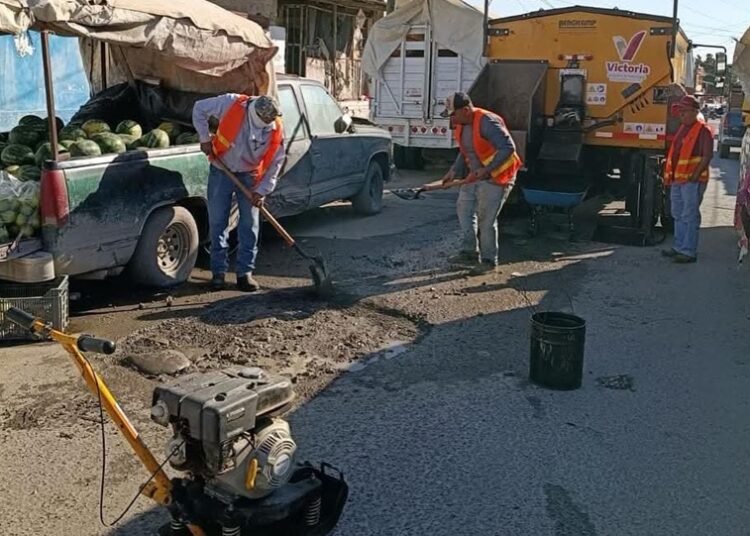 Atiende plan emergente de bacheo calles del centro de Victoria