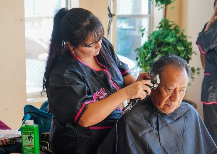 Brigada de vacunación invernal en la Casa Club del Adulto Mayor en NLD