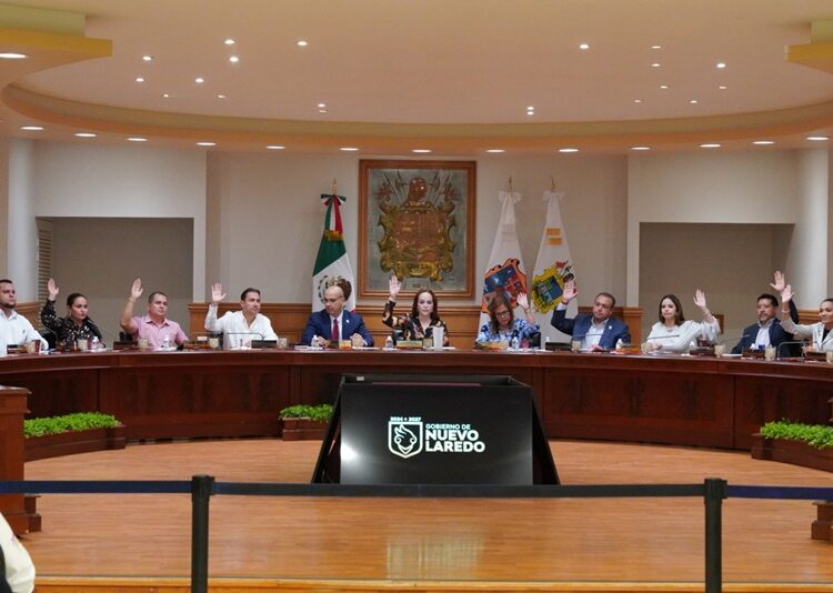 Cabildo aprueba donación de obra de arte que enriquece el acervo cultural de NLD